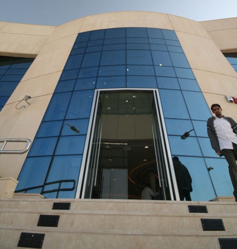 زجاج سيكوريت للواجهات في الدمام