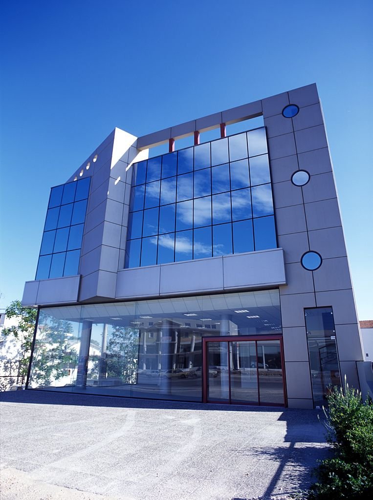 تصميم واجهة زجاج عصرية للمباني