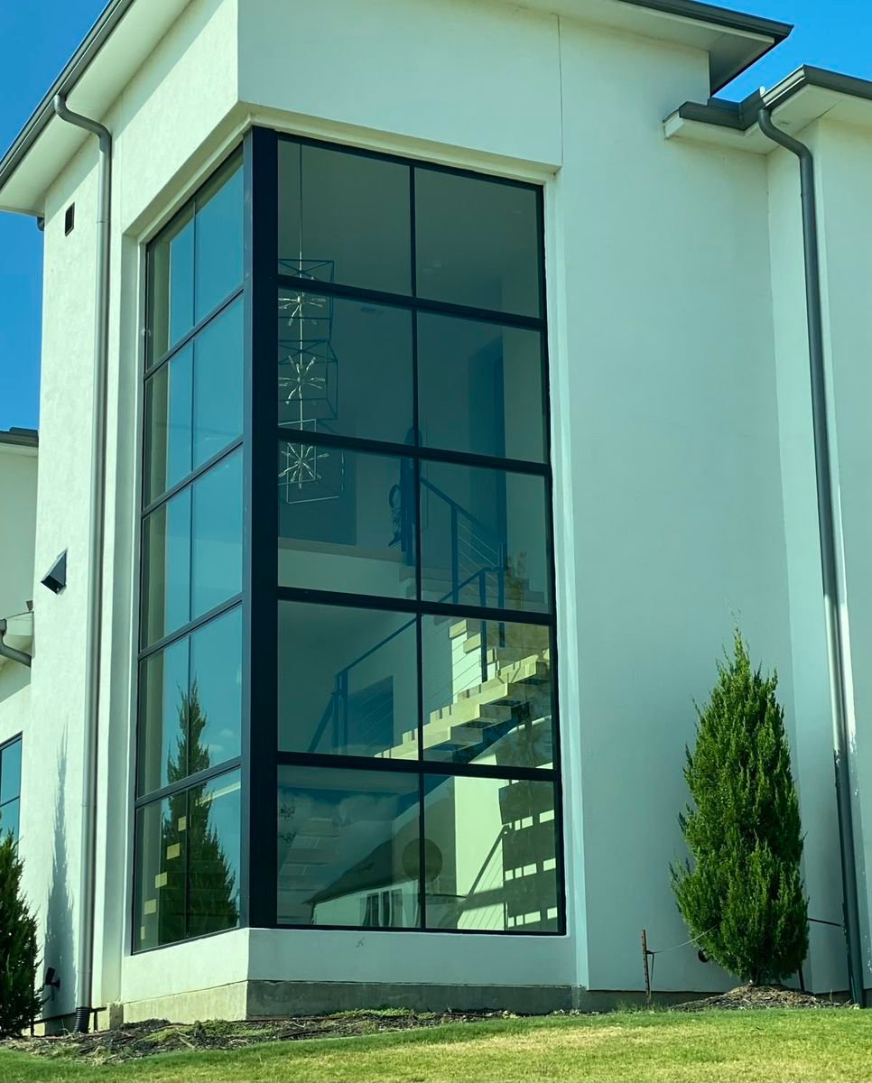 واجهات زجاج سكريت بدون فريم للمحلات